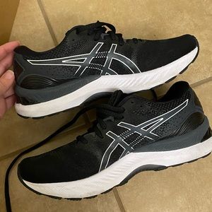 ASICS tennis shoe gel nimbus size 9